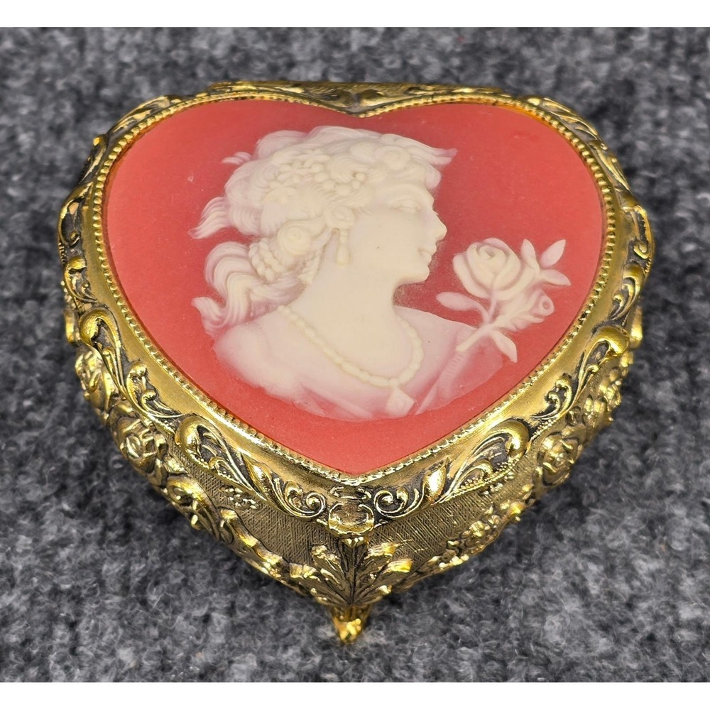 Sankyo Cameo Music Box Small Gold Pink Heart Shaped Metal Victorian Style Japan